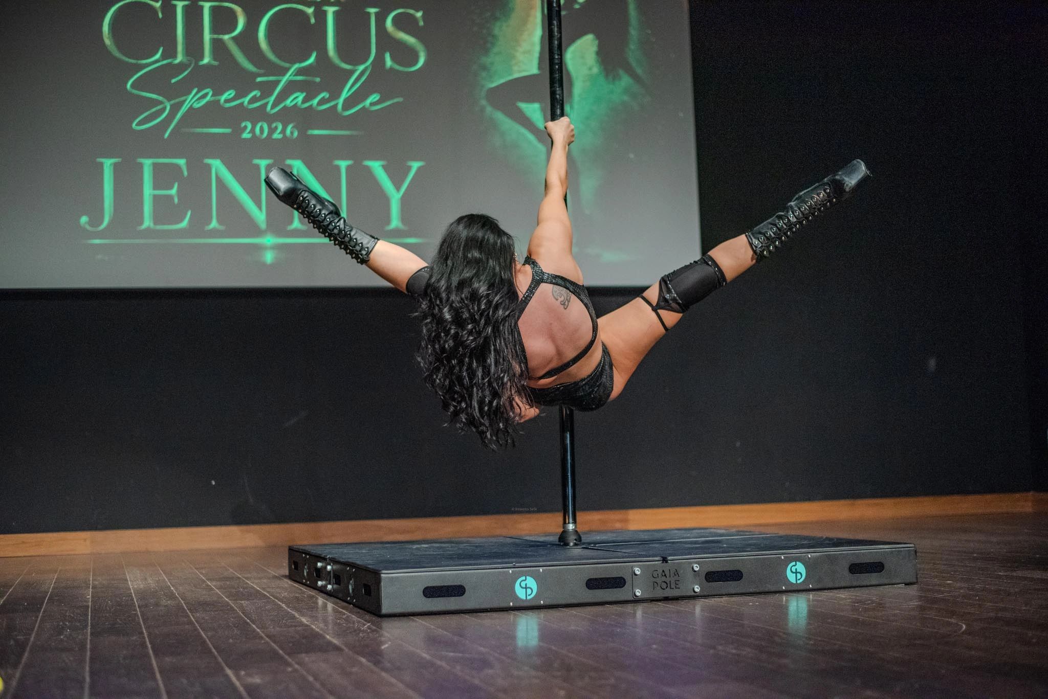 Pole dance showcase student — RST_7071