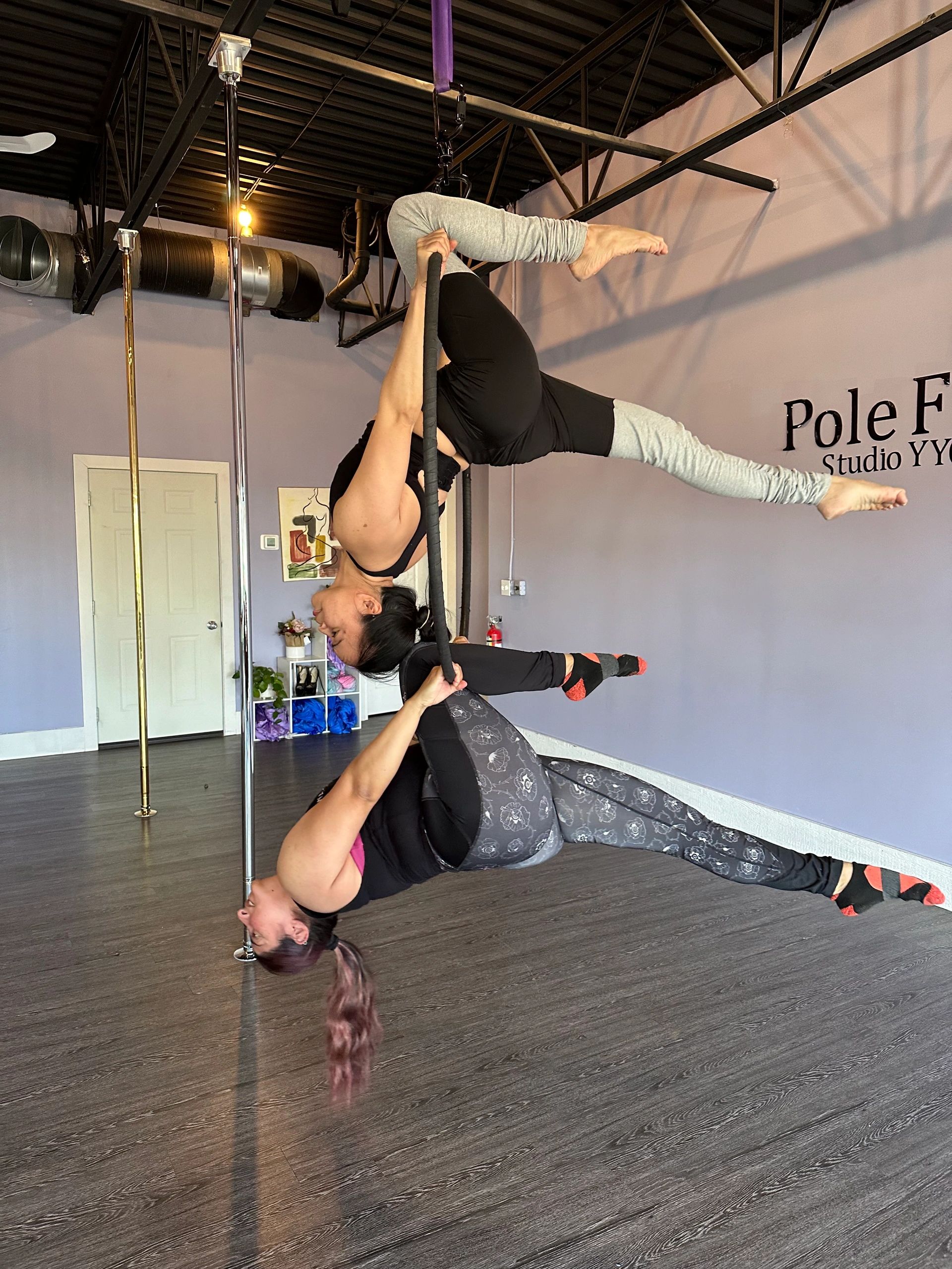 Aerial hoop performance — Hoop 5